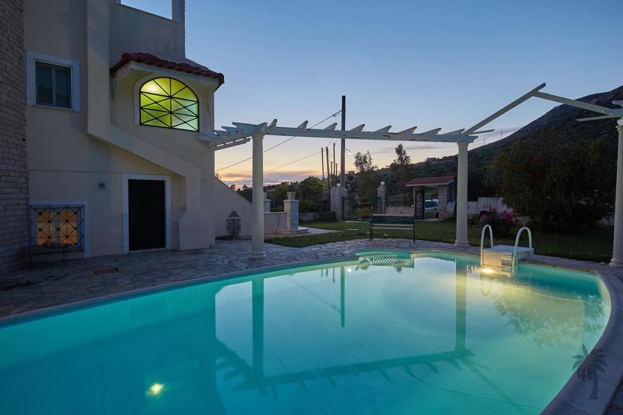 Villa Konstadina With Swimming Pool Kalivia Thorikou Экстерьер фото